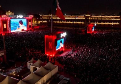 Proyección de concierto de Juan Gabriel reunió a 170.000 personas en el Zócalo de México Proyección de concierto de Juan Gabriel reunió a 170.000 personas en el Zócalo de México